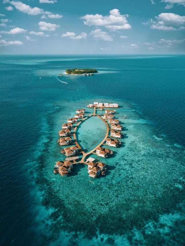 🌴 Maldives Magic: Raffles Resort's Island Bliss 🌊