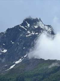 遠離喧囂，深入原始森林未開發的雪山村莊