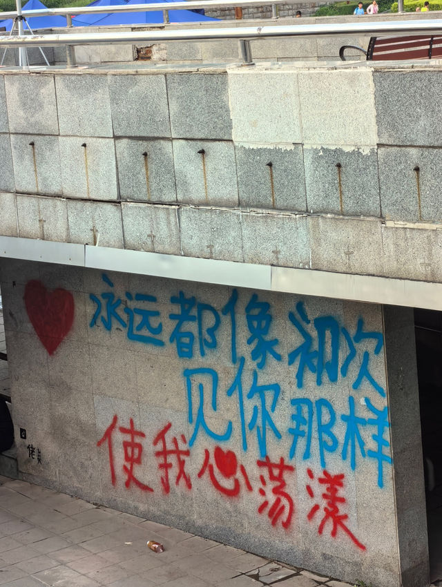 小南教堂的粉色天空太浪漫啦！