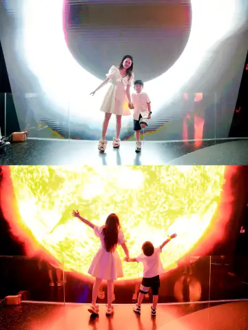 上海天文館一直是小小天文愛好者大安夢寐以求的地方,所以我們就出發了。臨港真的是一個適合發呆的地方。