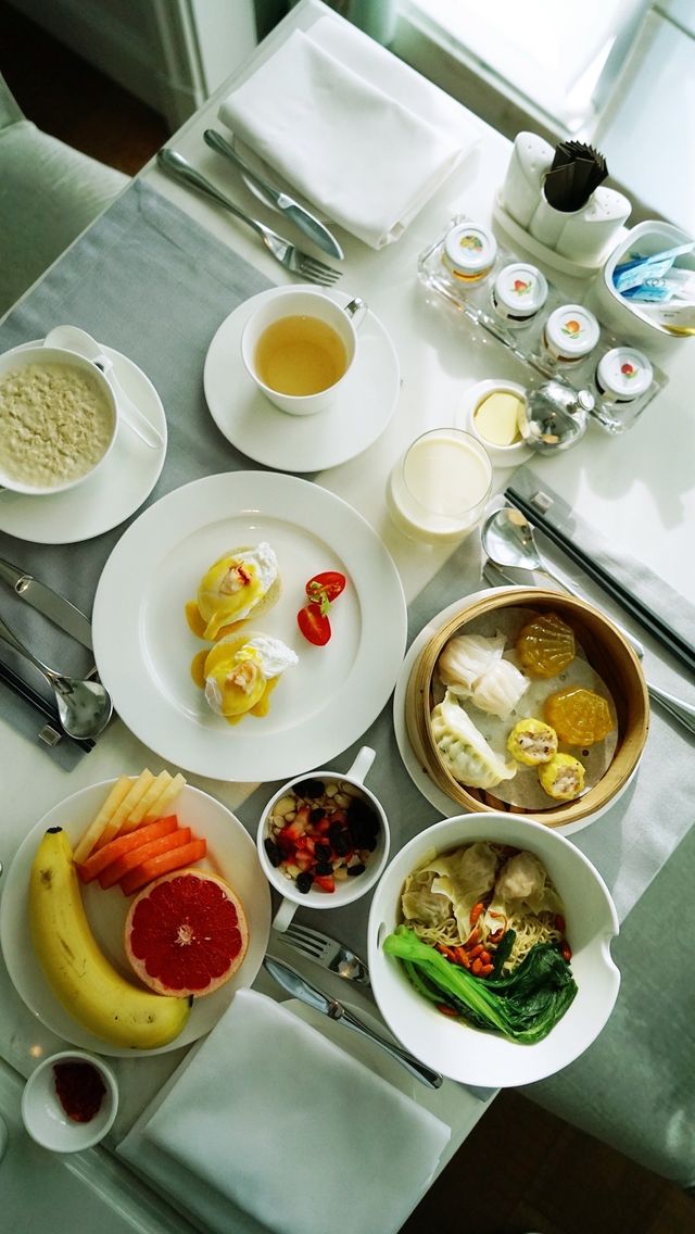 陽光 美食 美器 美景 一生必體驗就餐場景。