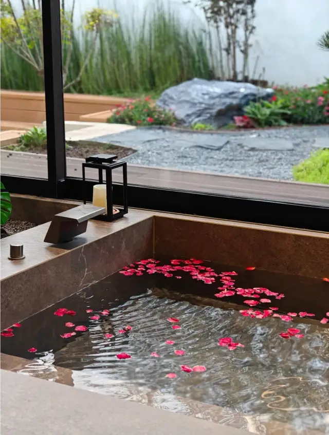 Not Suzhou! It's Shijiazhuang! A private hot spring villa with a garden! It's so beautiful! 