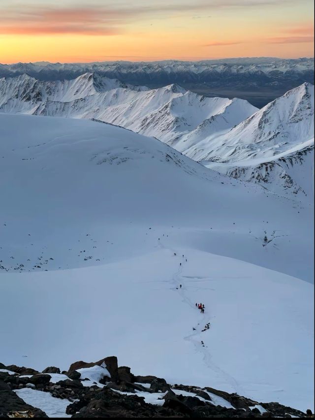 喜歡攀登雪山就不能錯過岡什卡雪山！