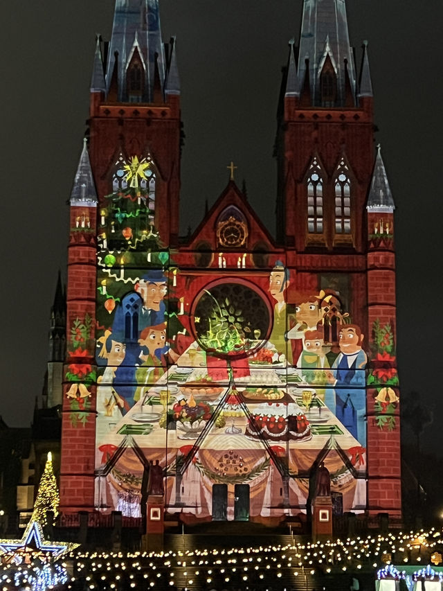 St. Mary's Cathedral: Must-See Light Show for Your First Christmas in Sydney!