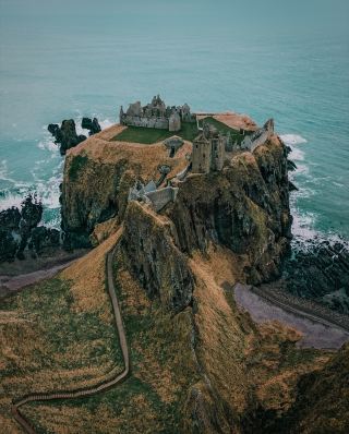 Explore Dunnottar Castle: Encounter the echoes of history on the cliffs