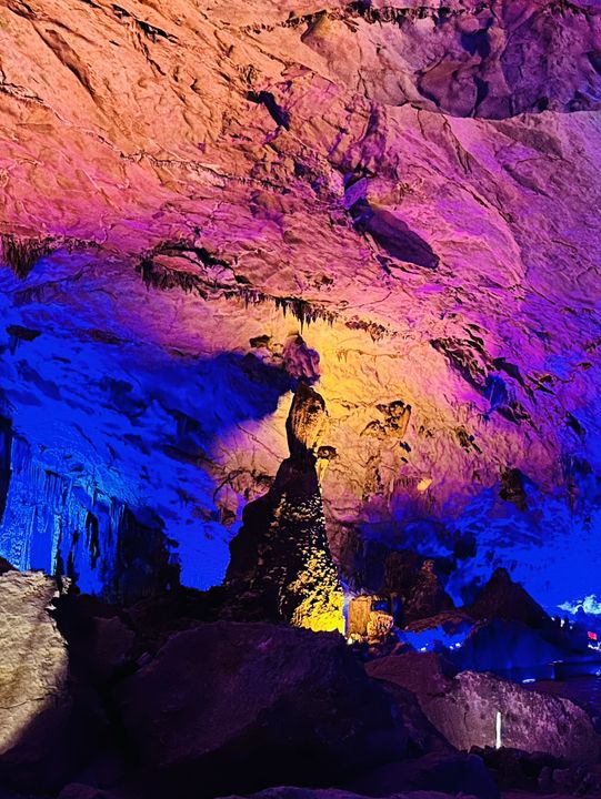 Mesmerizing Cave in Guilin! 🇨🇳
