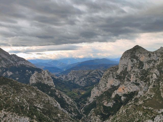 Potes and the Santa Catalina Viewpoint: A Breathtaking Experience in the Picos de Europa 🏞️🌄