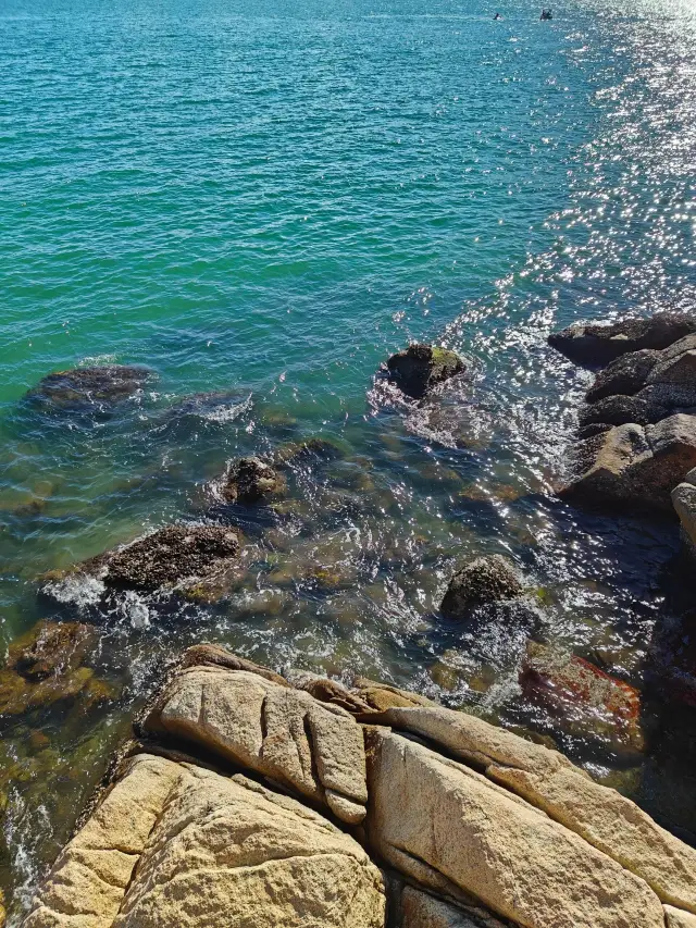 Stroll along Xiaomeisha Beach and discover romance in Shenzhen's coastal wonderland.