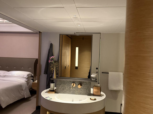 ✨香港麗晶酒店｜圓形洗漱台+超大窗景！海景控的「心動瞬間」～🌊