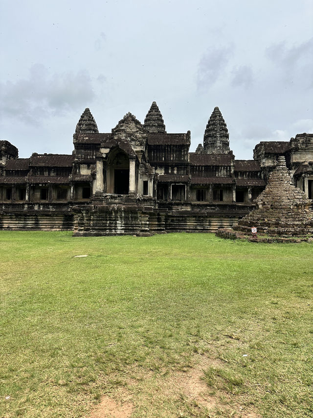 Angkor Wat Day Trip From Phnom Penh, Here Is how To do it! It’s Possible! 