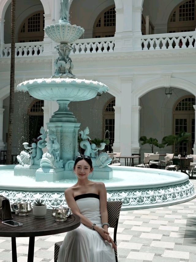 Raffles Hotel in Singapore is Stunning🌹