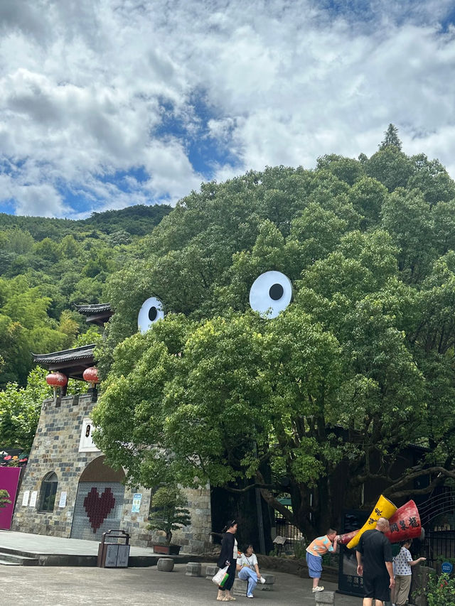 18℃過夏天!我在龍泉洞實現“天然制冷自由” 18℃過夏天!我在龍泉洞實現“天然制冷自由”