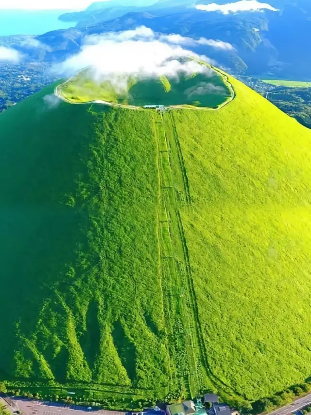 Compared to Mount Fuji, I love Mount Omuro—the prototype of "Your Name"—more in Japan