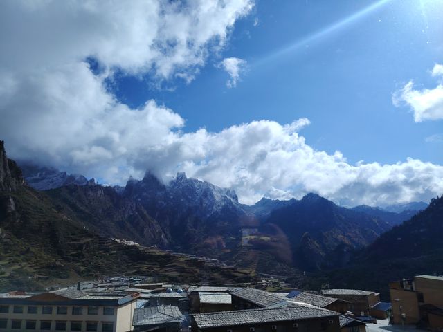 扎尕那下雪了,這家民宿觀雪景也太有感覺了吧 扎尕那下雪了,這家民宿觀雪景也太有感覺了吧