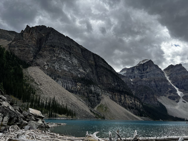 加拿大雙湖一日遊｜路易斯湖划船+偶遇小熊！小費&觀熊攻略都在
