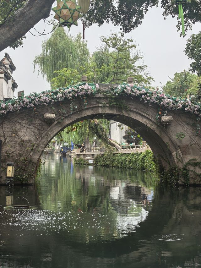 總要去趟周莊古鎮吧，看看課本裡的江南