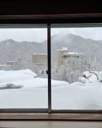 雪景溫泉天花板在這