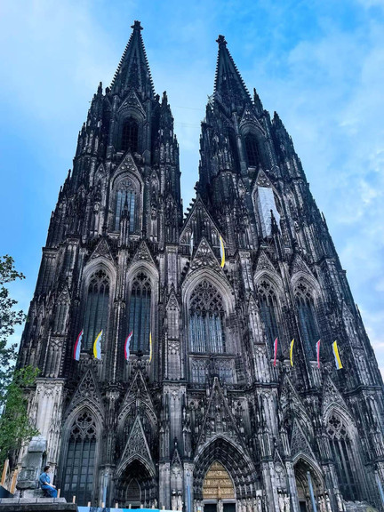 ケルン大聖堂：ゴシック建築の傑作！600年にわたり人々を魅了し続け