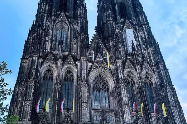ケルン大聖堂：ゴシック建築の傑作！600年にわたり人々を魅了し続け