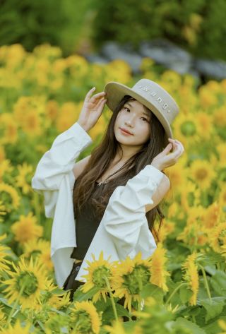 Yichang Licheng Wanda Riverside Hotel | Stay in a sea of sunflowers, a dream hotel for river view travel photography