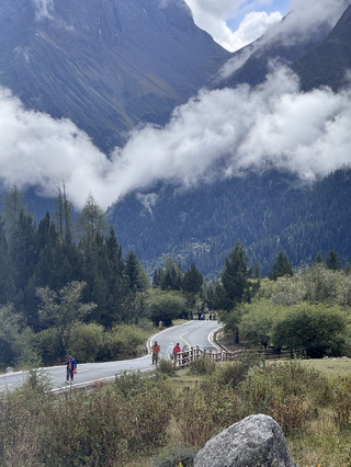 A perfect trip to Western Sichuan.  Before departure, the trip manager's thoughtful reminders and shared basic information put me at ease. On the day of departure, the driver