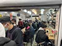 西門町熱門小吃，天天利美食坊，招牌蚵仔煎、蘿蔔糕