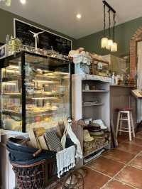 Munasir ร้านกาแฟนั่งชิวริมสระ ณ พัทยา