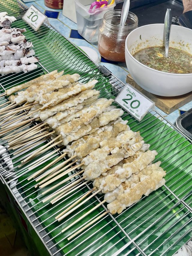 ปลาหมึกย่าง เจ๊หวิน 🌶️🐙 ตลาดนัดเซนทริค จันทบุรี 