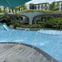 Super kids friendly hotel! 4 swimming areas and mini workshops!