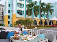 ave Hotel Pattaya  โรงแรมสุดคลาสสิคสไตล์ไมอามี