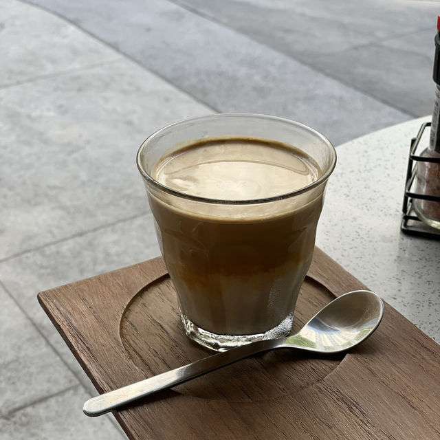 คาเฟ่ BRIX เปิดในโรงแรม Salil ริมแม่น้ำ