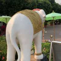 อนุเสาวรีย์พระนางจามเทวี