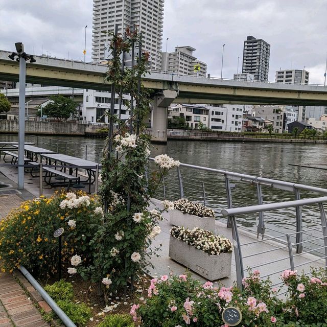 中之島バラ園の、Ｒ.RiversideGrill＆BEERGARDEN