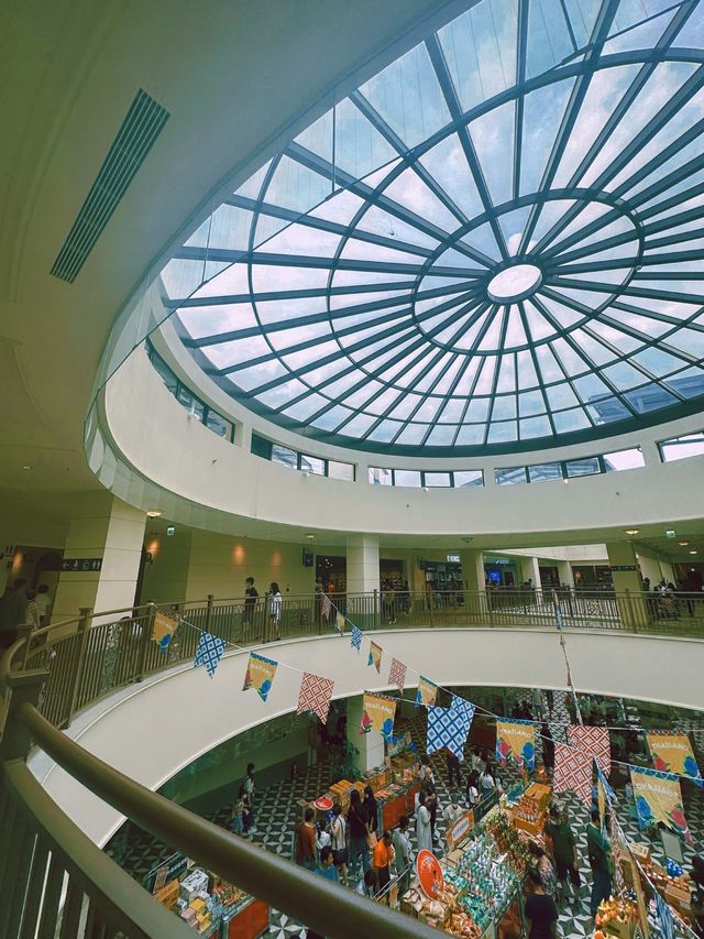 《台中》歐式風格購物中心 全台最大摩天輪-麗寶OUTLET MALL