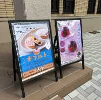 北海道・小樽。十勝産小豆と生乳で作られたソフトクリーム『柳月 オタルト店(オタルトカフェ)』