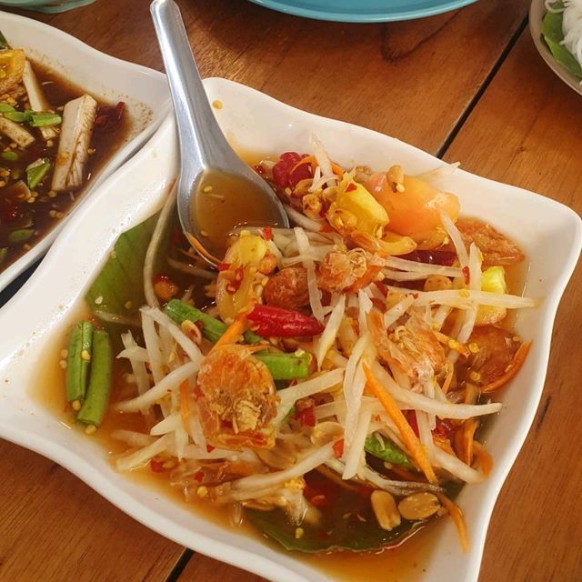 อีสานข้างคลอง ร้านอาหารอีสานรสเด็ด