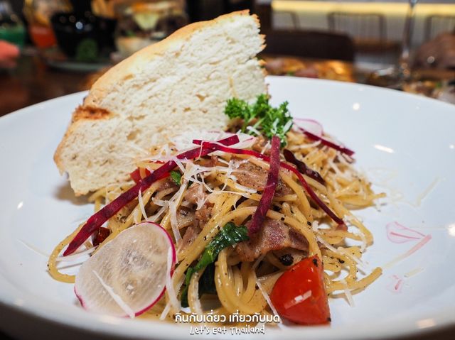 Gen Z Bar & Bistro รูฟท้อปวิวเยาวราช