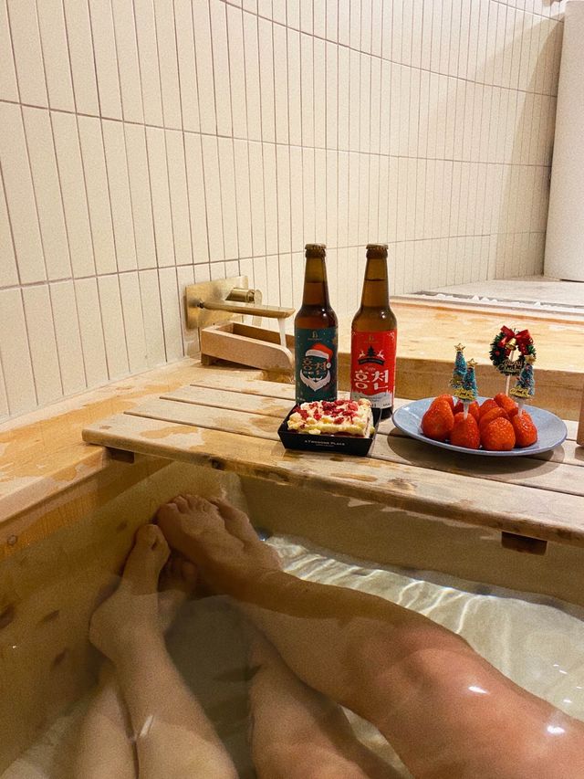 라운드형태의 감각적인 인테리어가 돋보이는 홍천숙소