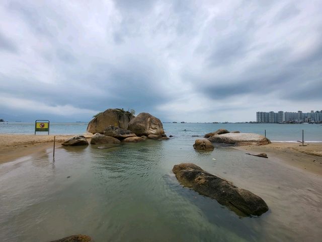 人流不多的舊咖啡灣泳灘