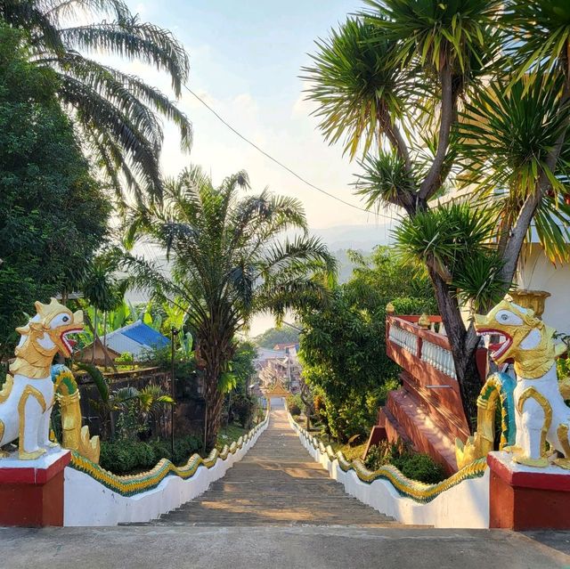 ห้วยทรายเมืองสงบริมน้ำโขง