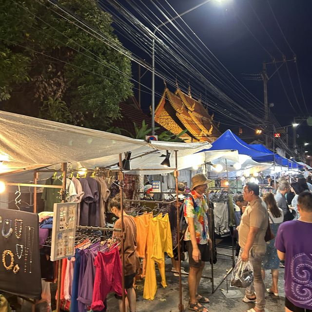 เดินเพลินๆที่ถนนคนเดินท่าแพ