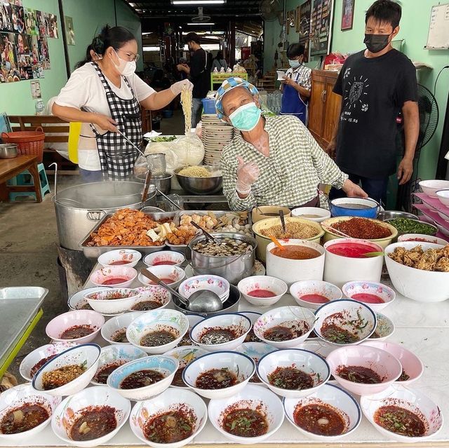 ป้าพร ก๋วยเตี๋ยวหมูโบราณร้านดัง อร่อยไม่ต้องปรุง