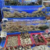 海鮮狂歡！在首爾的鷺梁津水産市場品嚐美味海鮮大餐！🦞🐟🍽️