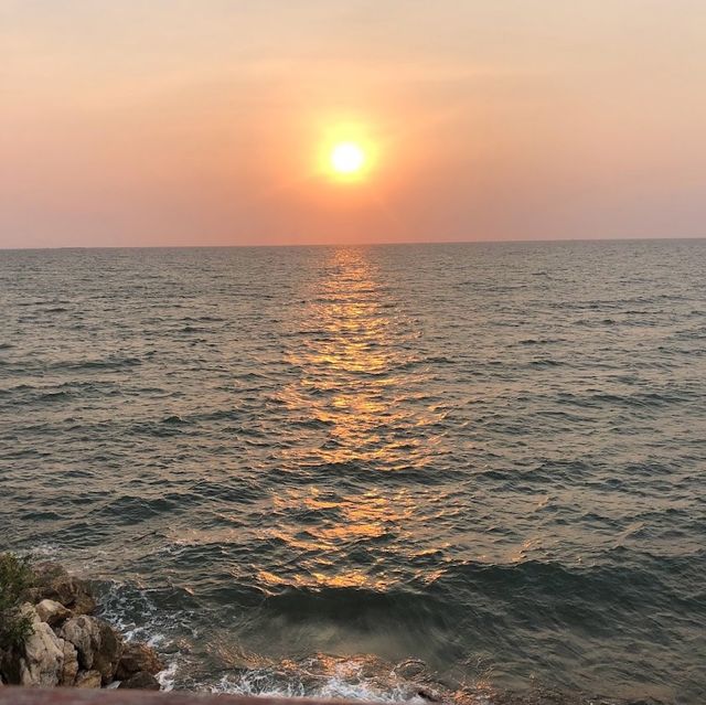 🌅จุดชมวิวเขาสามมุข สกายวอล์ค ชลบุรี