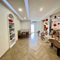 นั่งขิวๆที่ร้าน Toasto cafa ติดกับ mrt ท่าพระ 