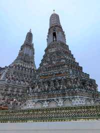 Dawn's Beacon: The Mesmerising Wat Arun