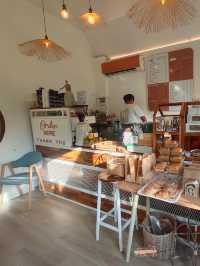 Hug Kapong Cafe - คาเฟ่กะปง