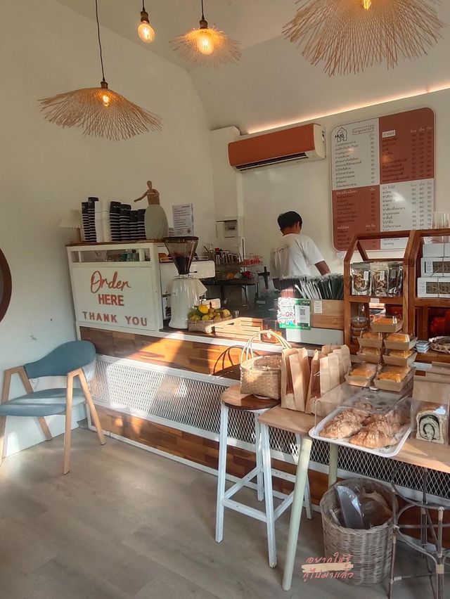 Hug Kapong Cafe - คาเฟ่กะปง