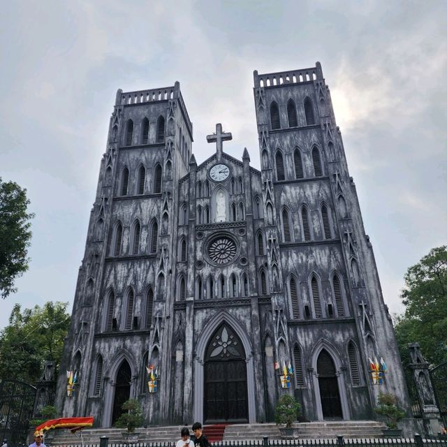 Strolling Along the Art Capital, Hanoi!