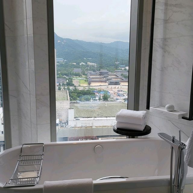 광화문 포시즌스 호텔 🏨 - 스위트룸 , 청와대뷰, 인룸다이닝, 조식